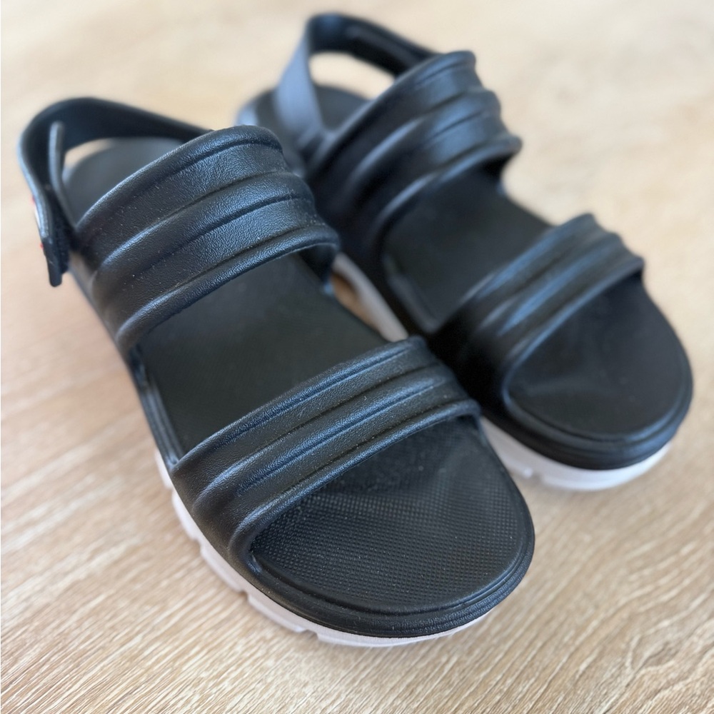 HUNTER | black bloom slimgback sandals - Picture 3 of 11